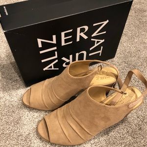 Naturalizer Lago open-toe heel (oatmeal color)